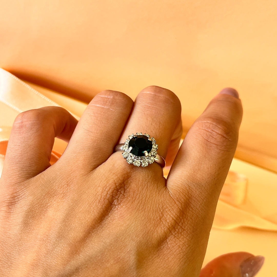 Dark green flower preciosa crystals set