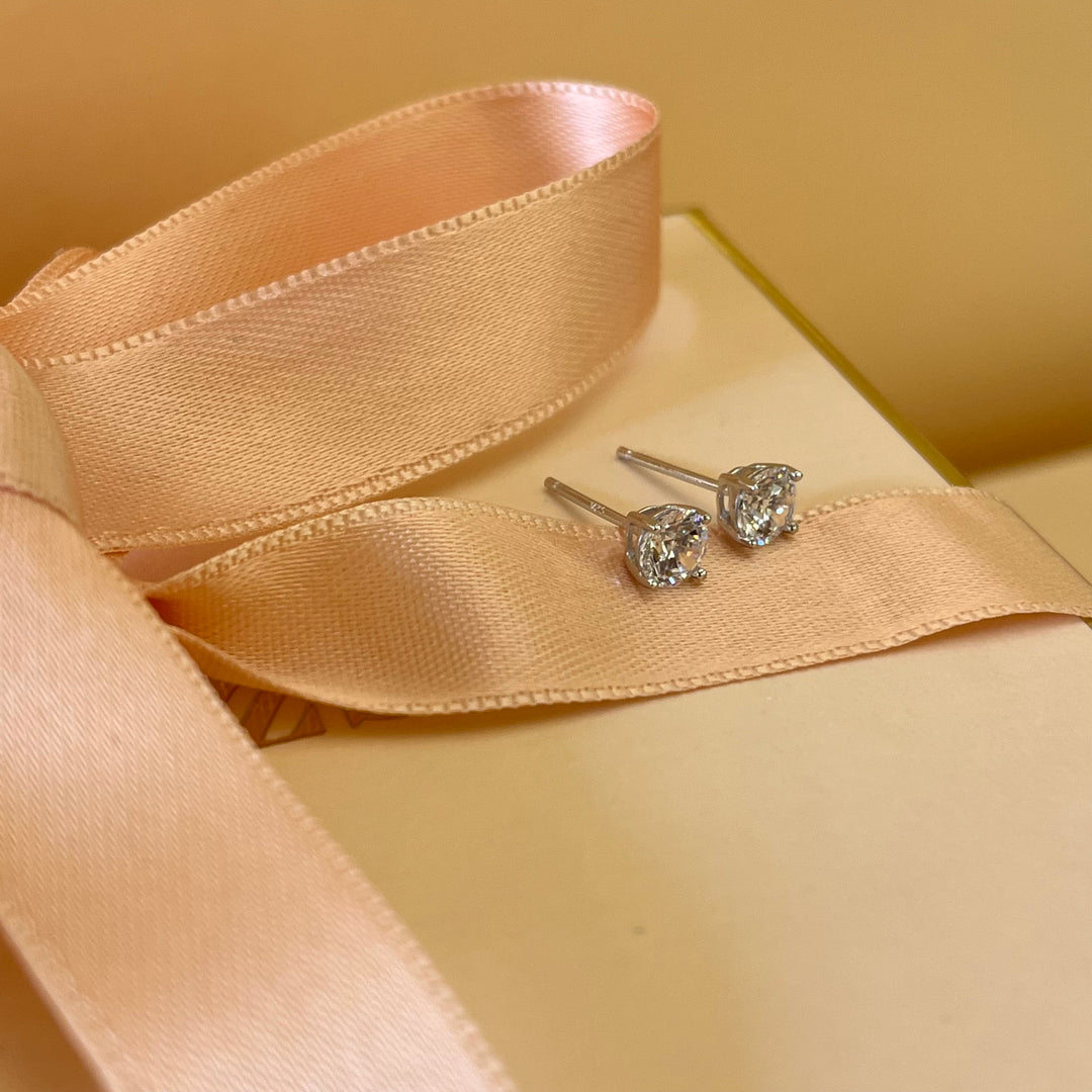 Zircone solitaire studs