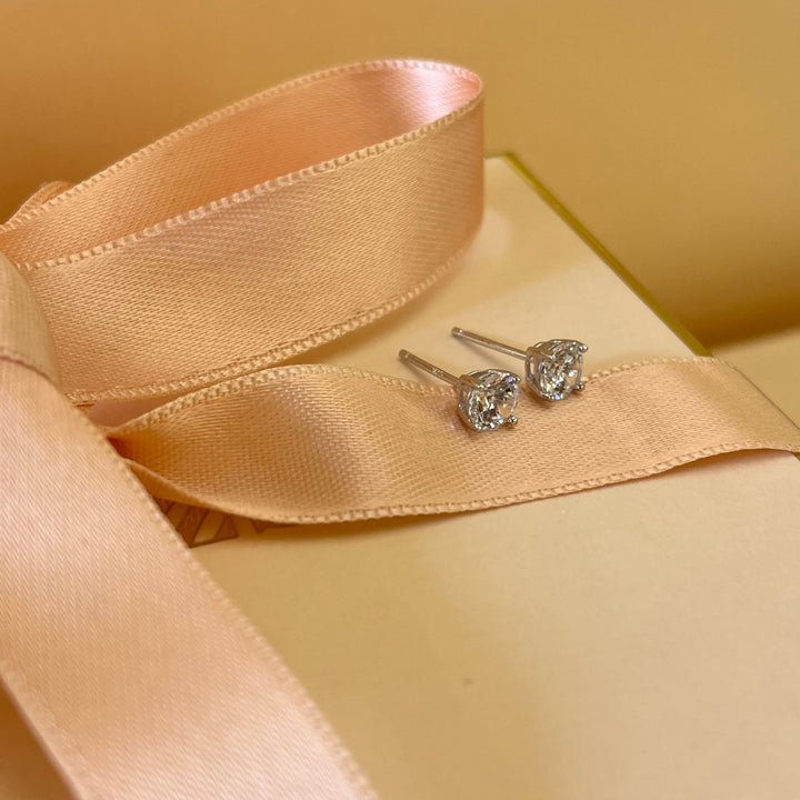 Zircone solitaire studs