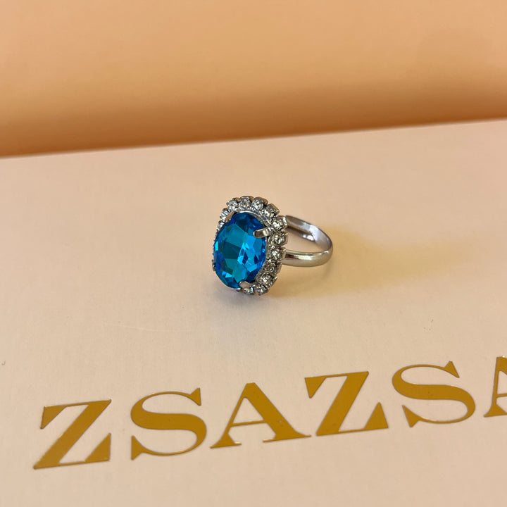 Turquoise oval preciosa crystals set