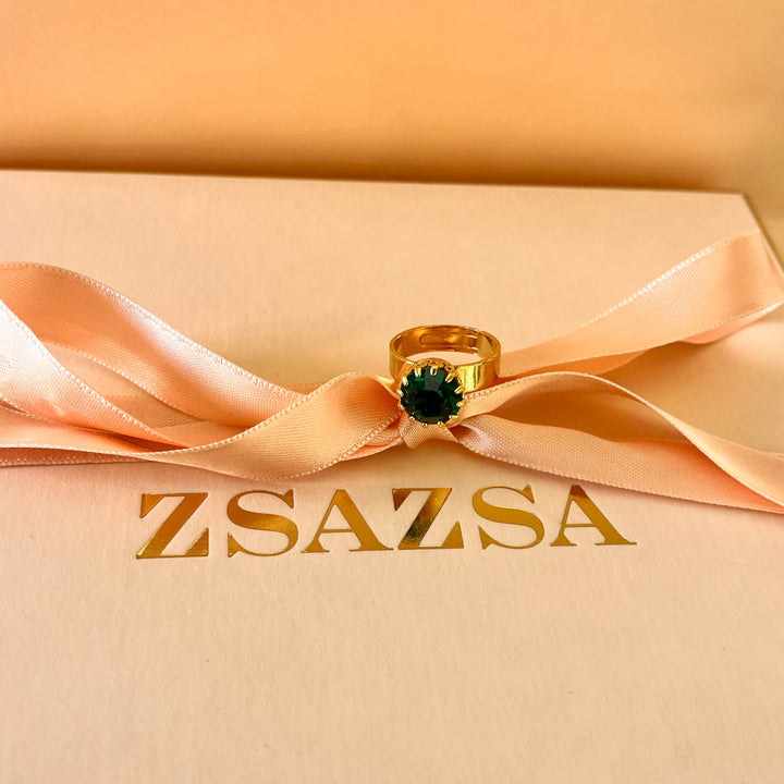 Dark green preciosa crystals set