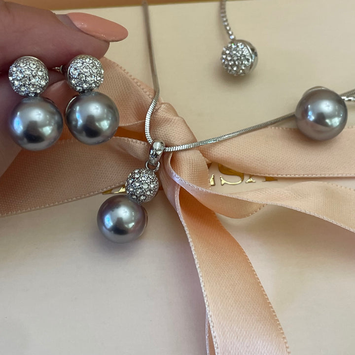 Grey pearls set