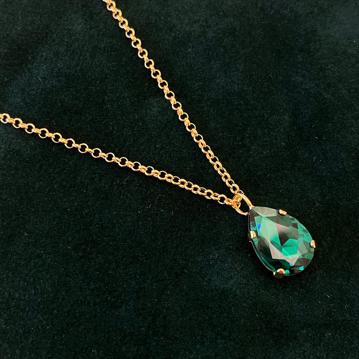 Dark green preciosa crystals set