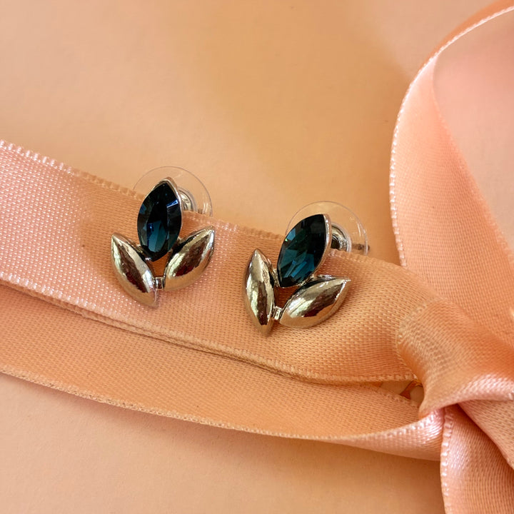 Tulip navy blue silver studs