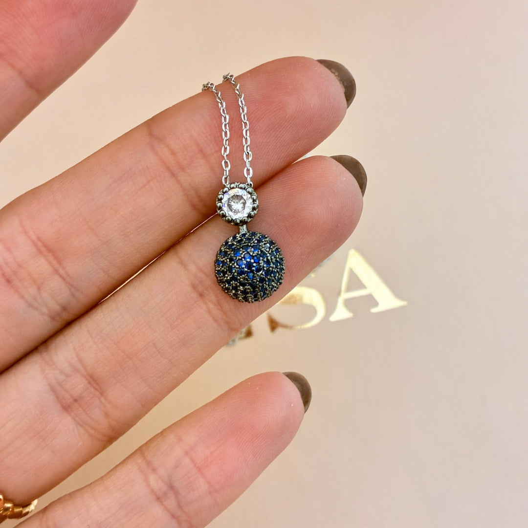 Dainty navy blue zircone pendant