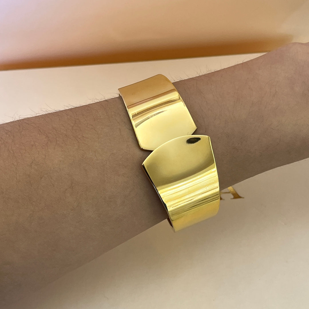 Gold bangle