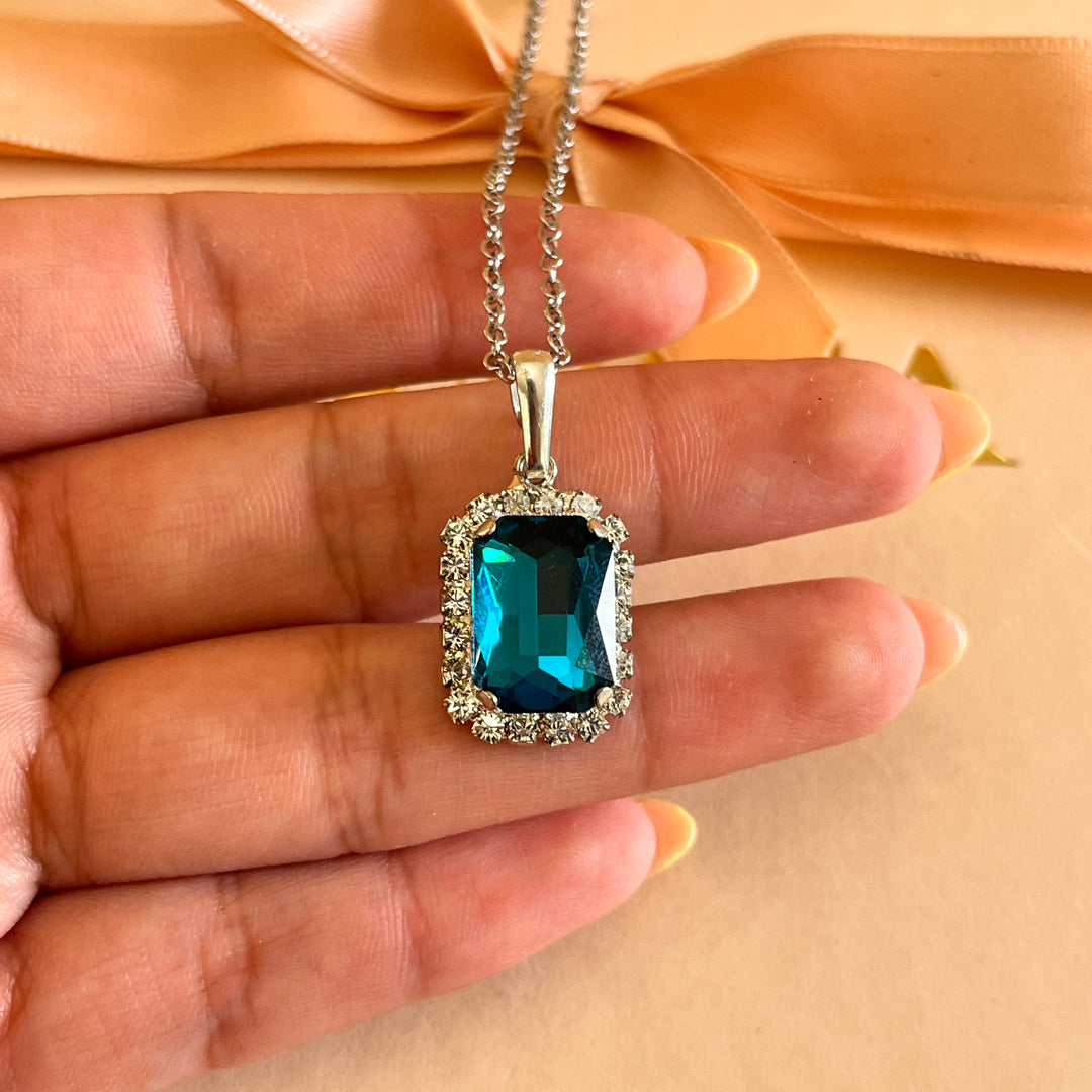 Verdemar rectangular Preciosa crystals set