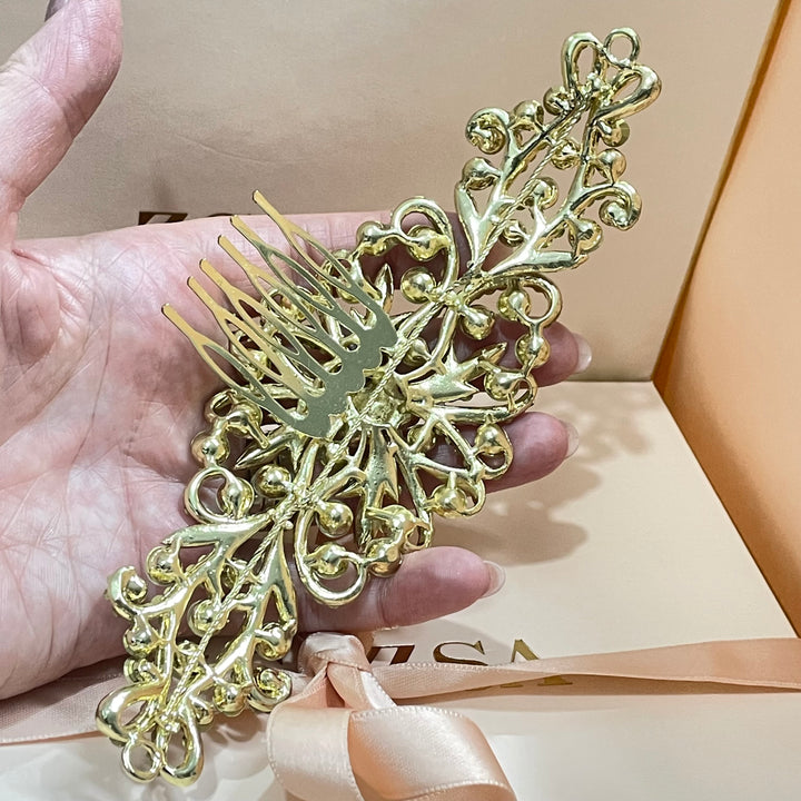 Statement gold comb