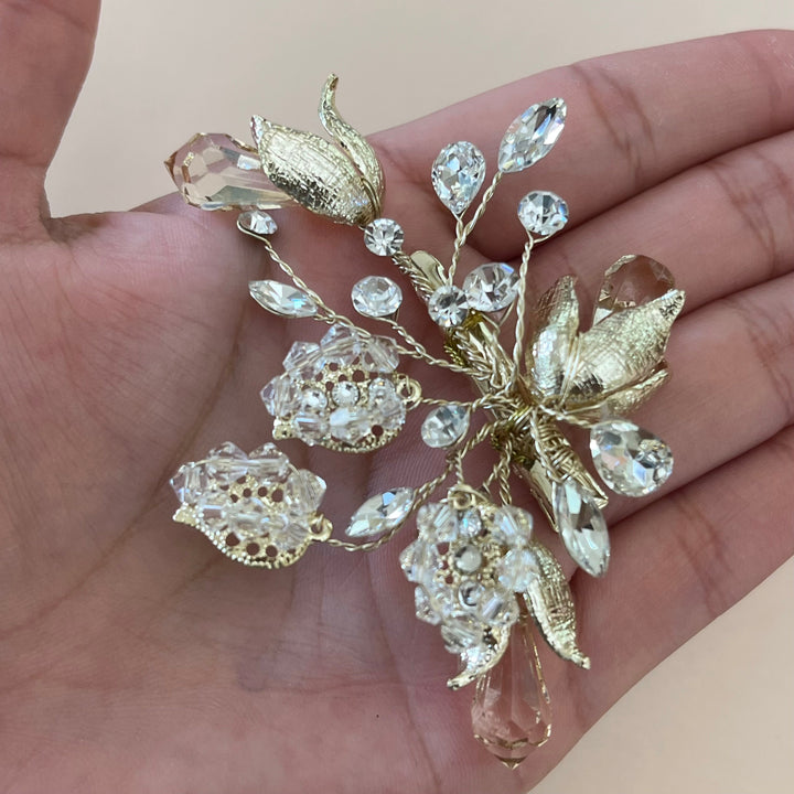Dainty tulip crystals clip