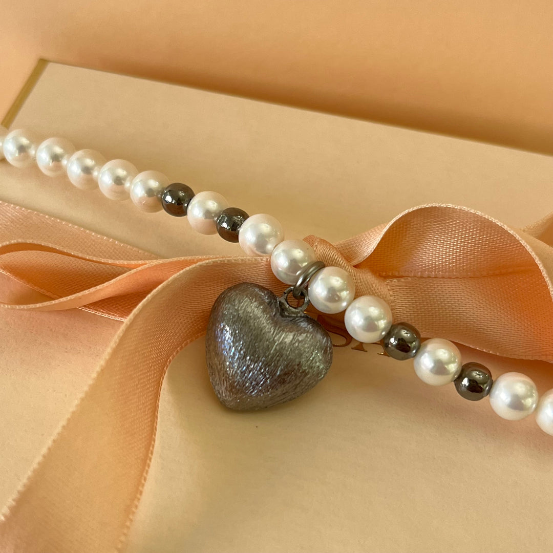 Heart dark grey & pearls set