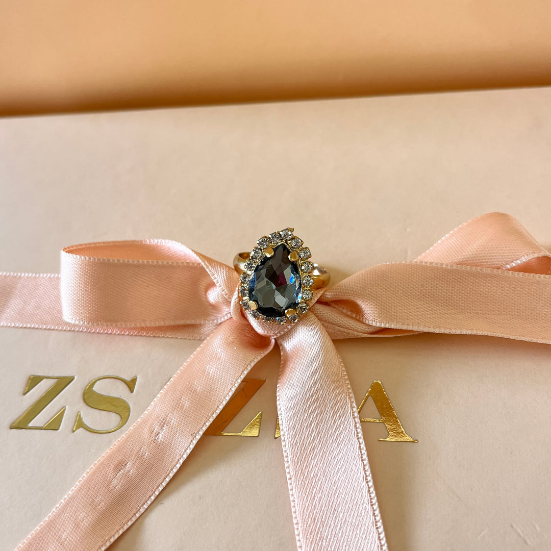 Grey teardrop preciosa crystals set