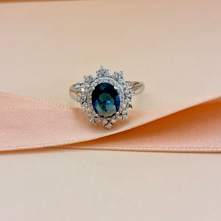 Oval navy blue zircone ring