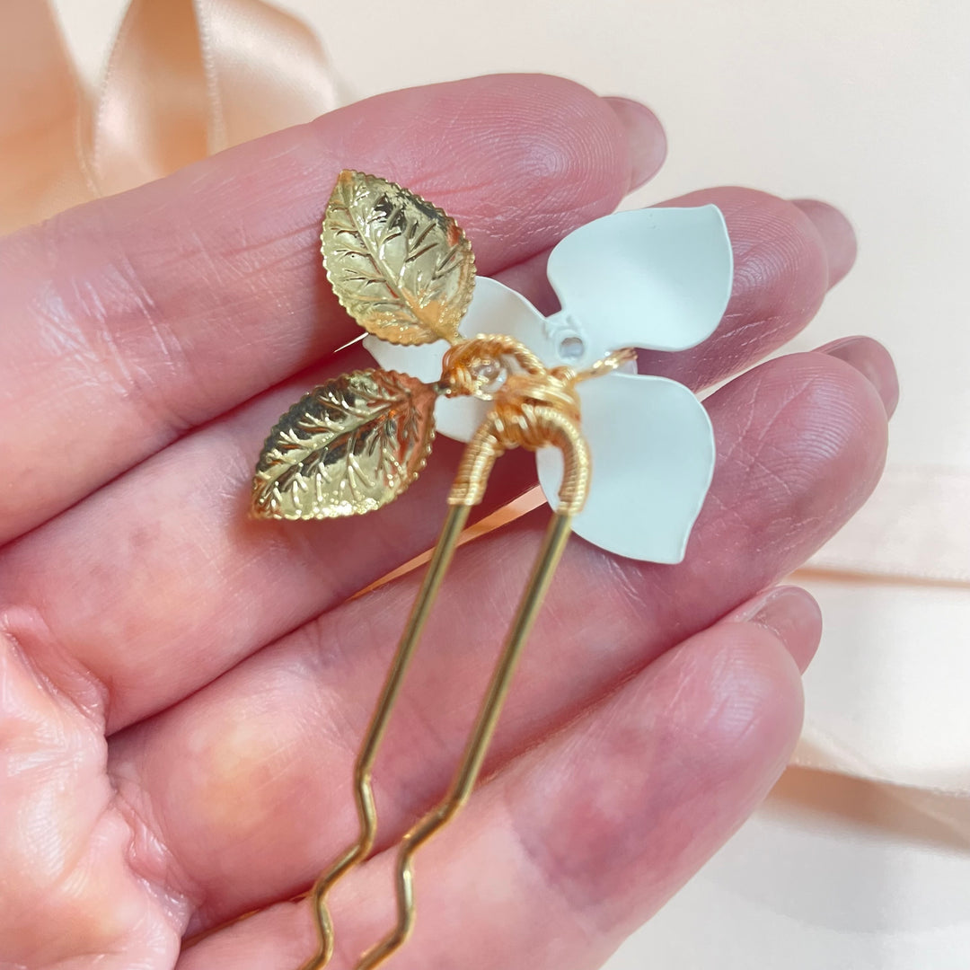 Flowers set of 3 pearl hair pins