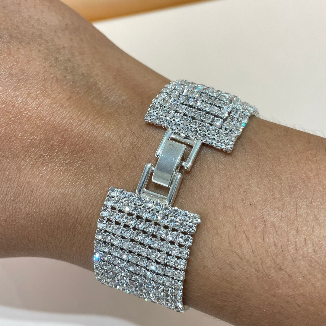 Elegant silver bracelet