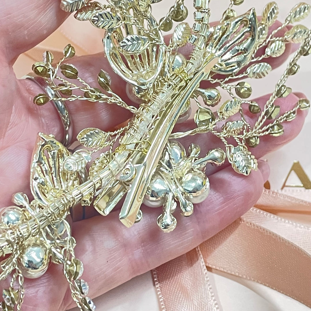 Delicate leaf and pearl hair clip