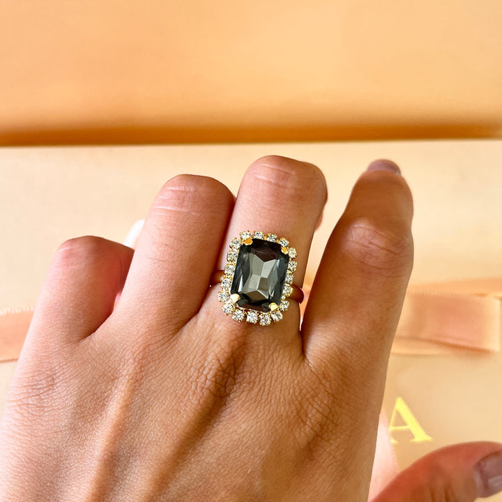 Grey rectangular Preciosa crystals set