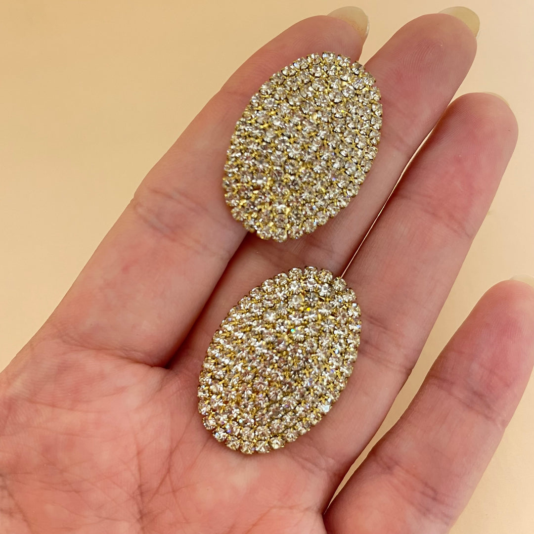 Studs earrings