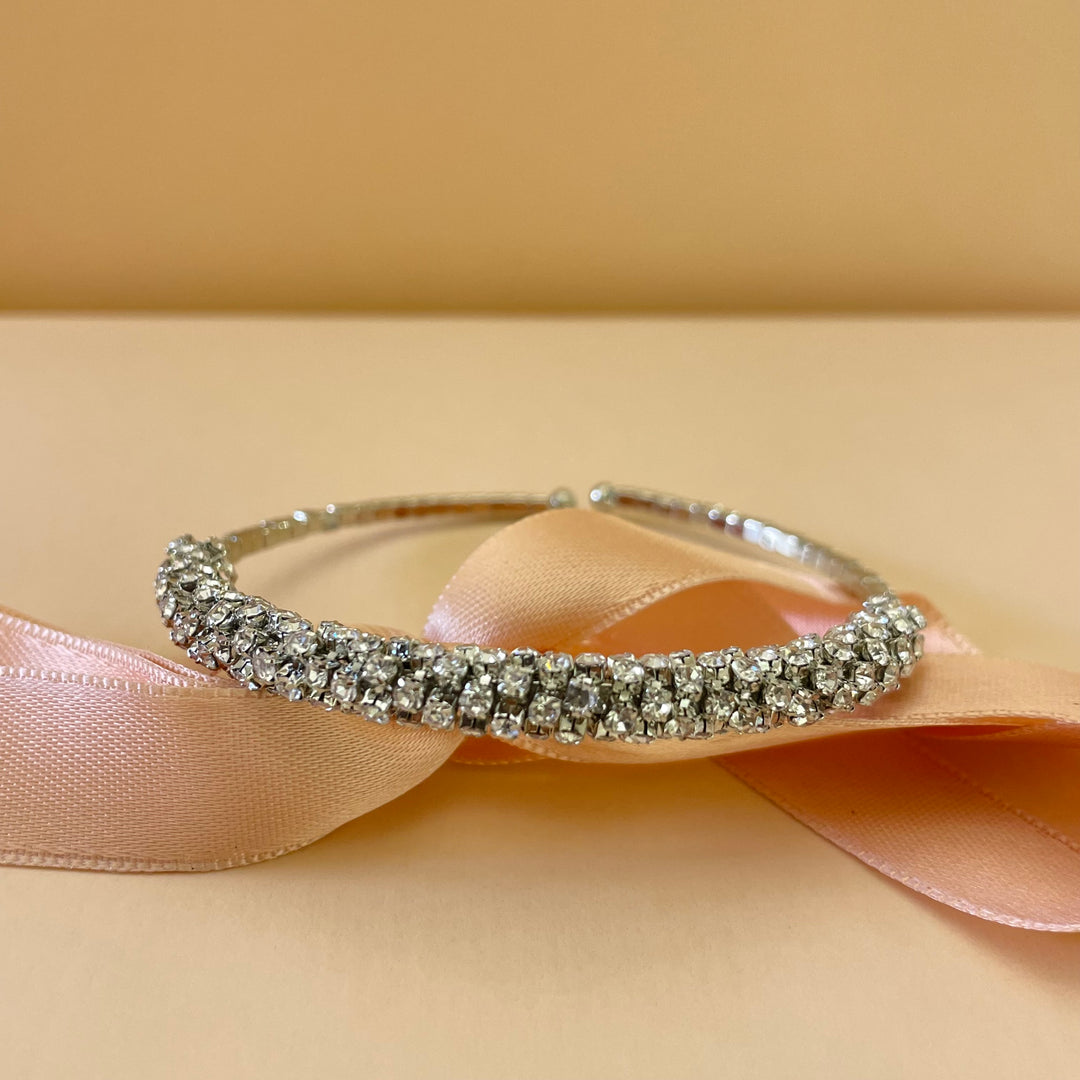 Elegant bangle