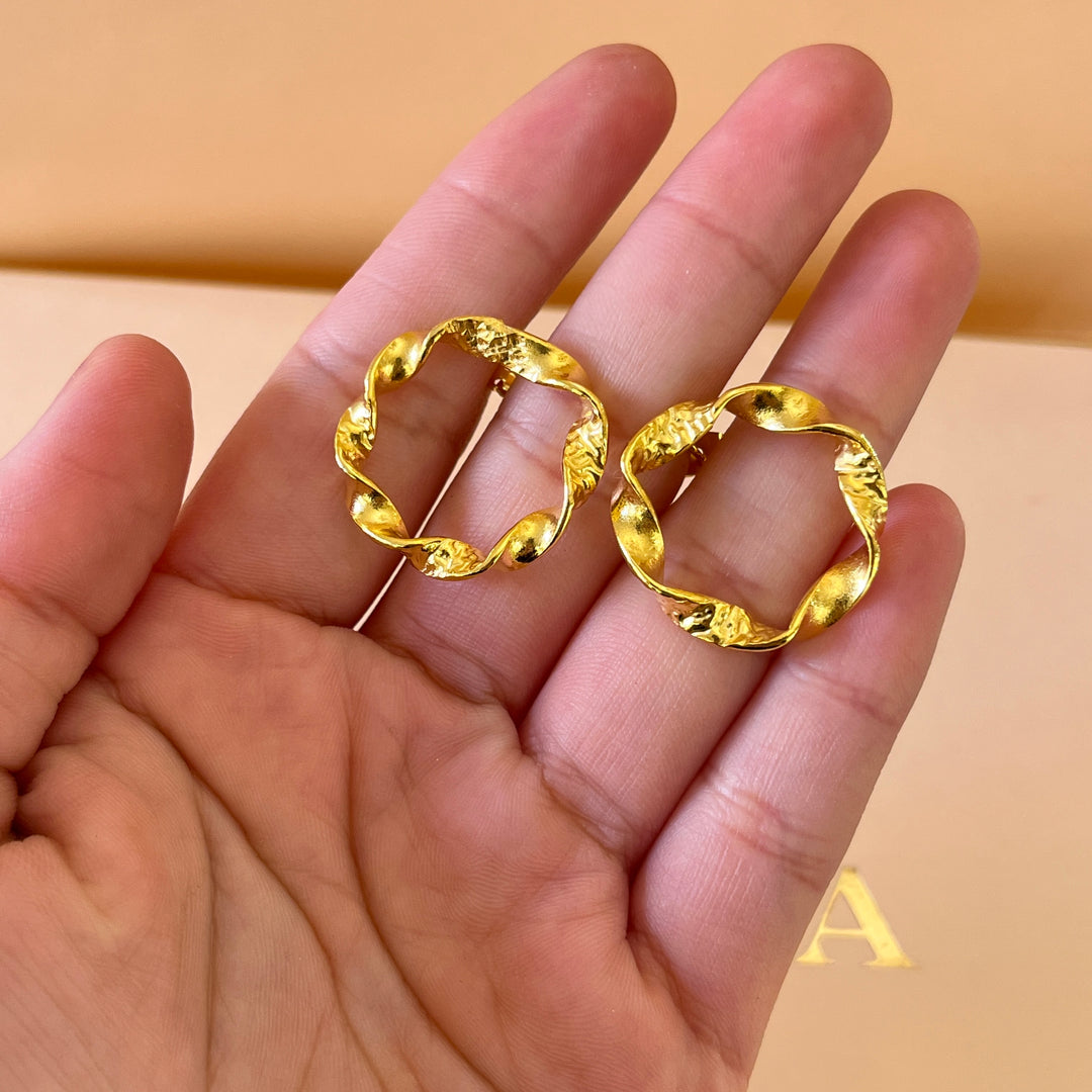 Twisted circle gold handmade set