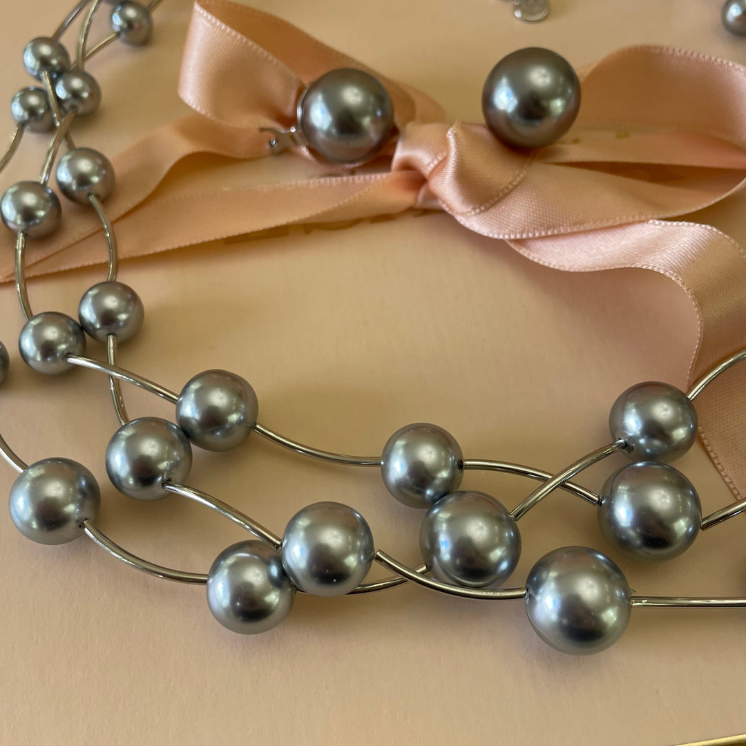 Grey pearls set