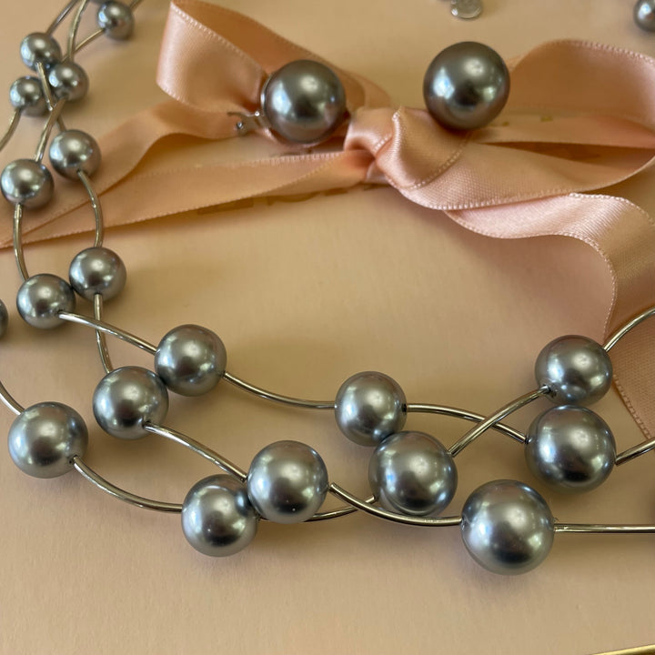 Grey pearls set