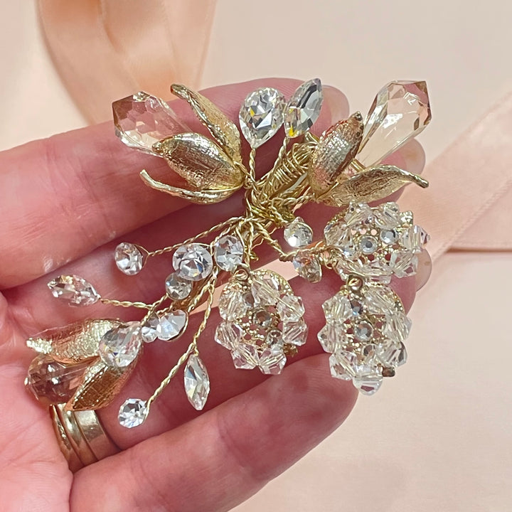 Dainty tulip crystals clip