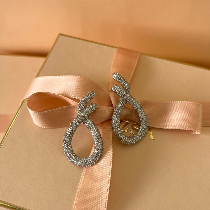 Silver zircone twisted set