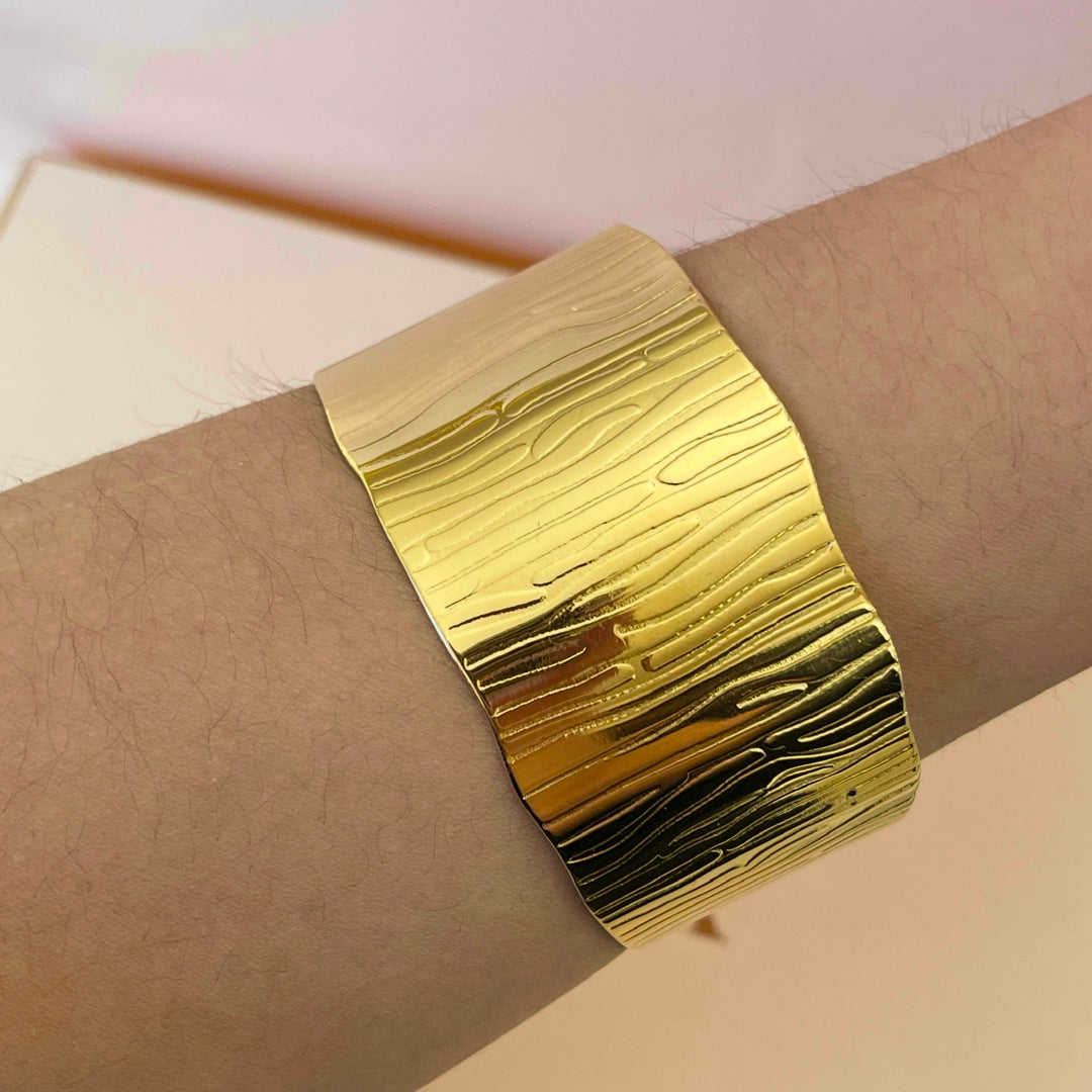 Gold bangle