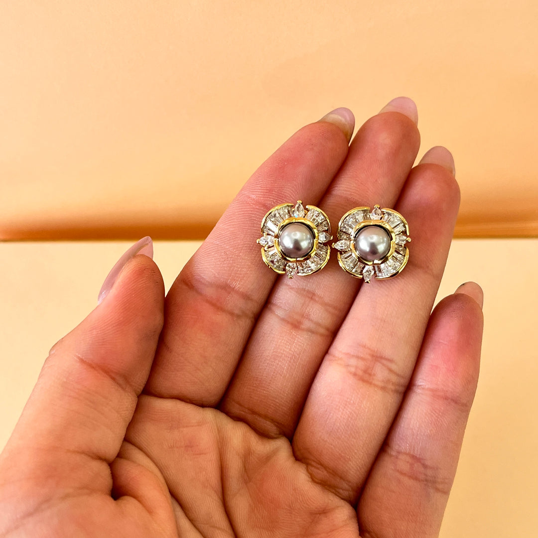 Grey pearls and baguette zircone set