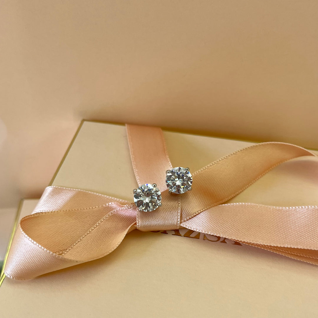 Round solitaire zircone studs