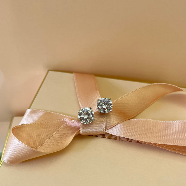 Round solitaire zircone studs