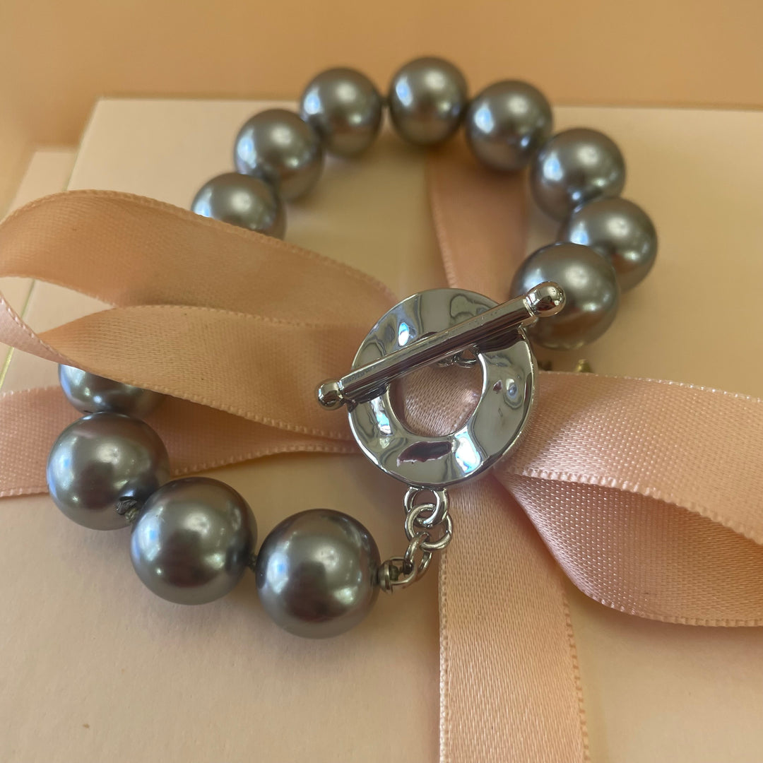 Grey pearls set