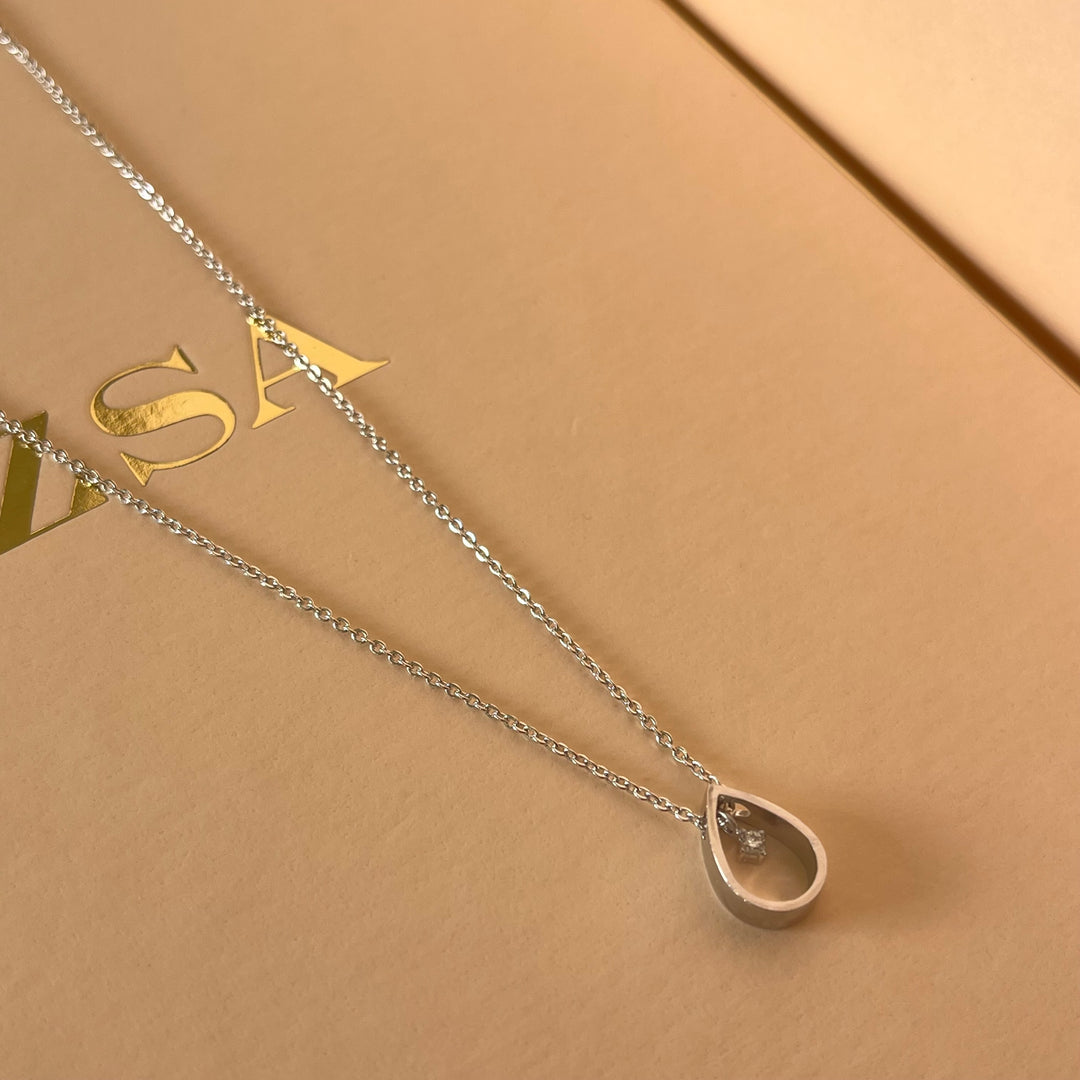 Silver zircone teardrop pendant