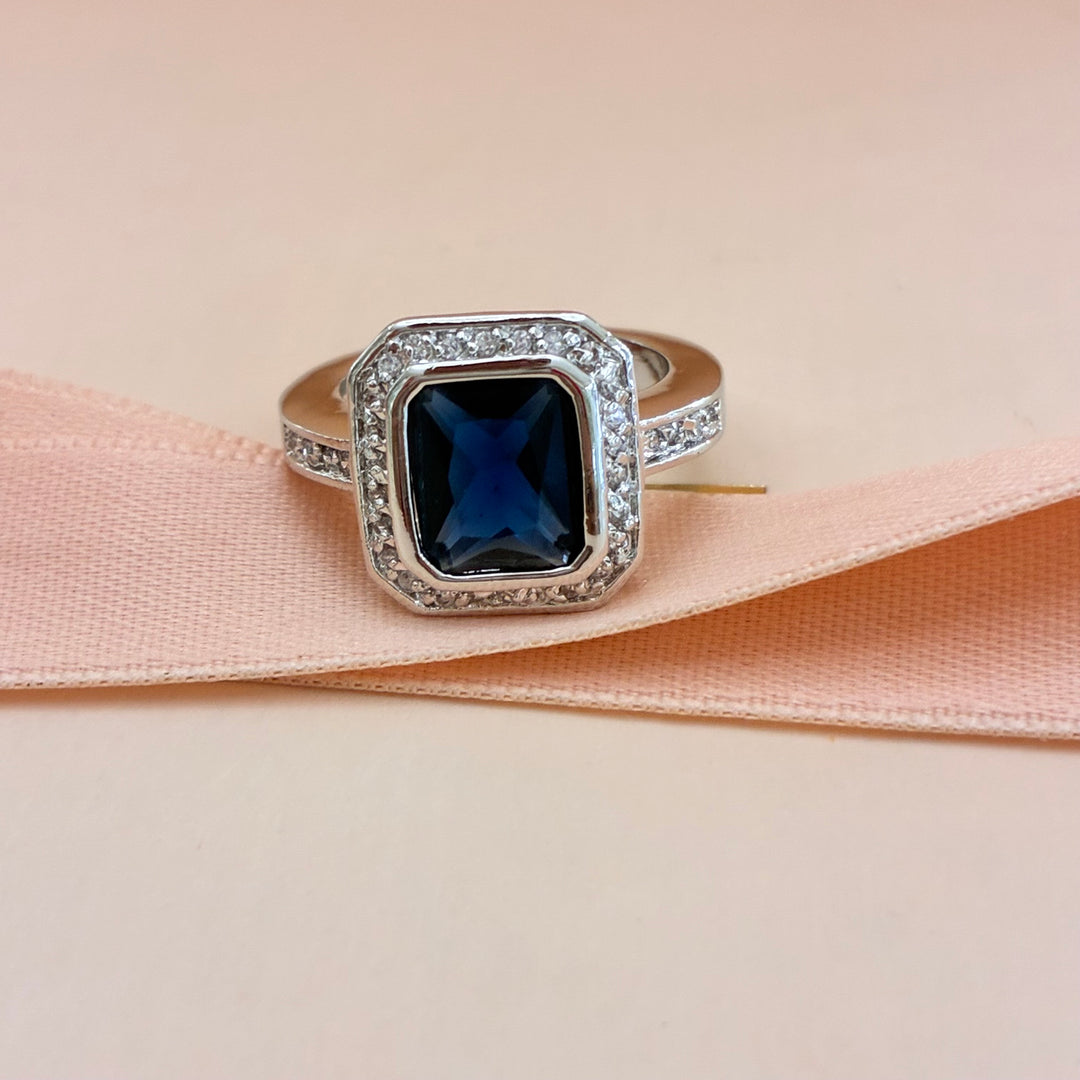 Rectangular navy blue zircone ring
