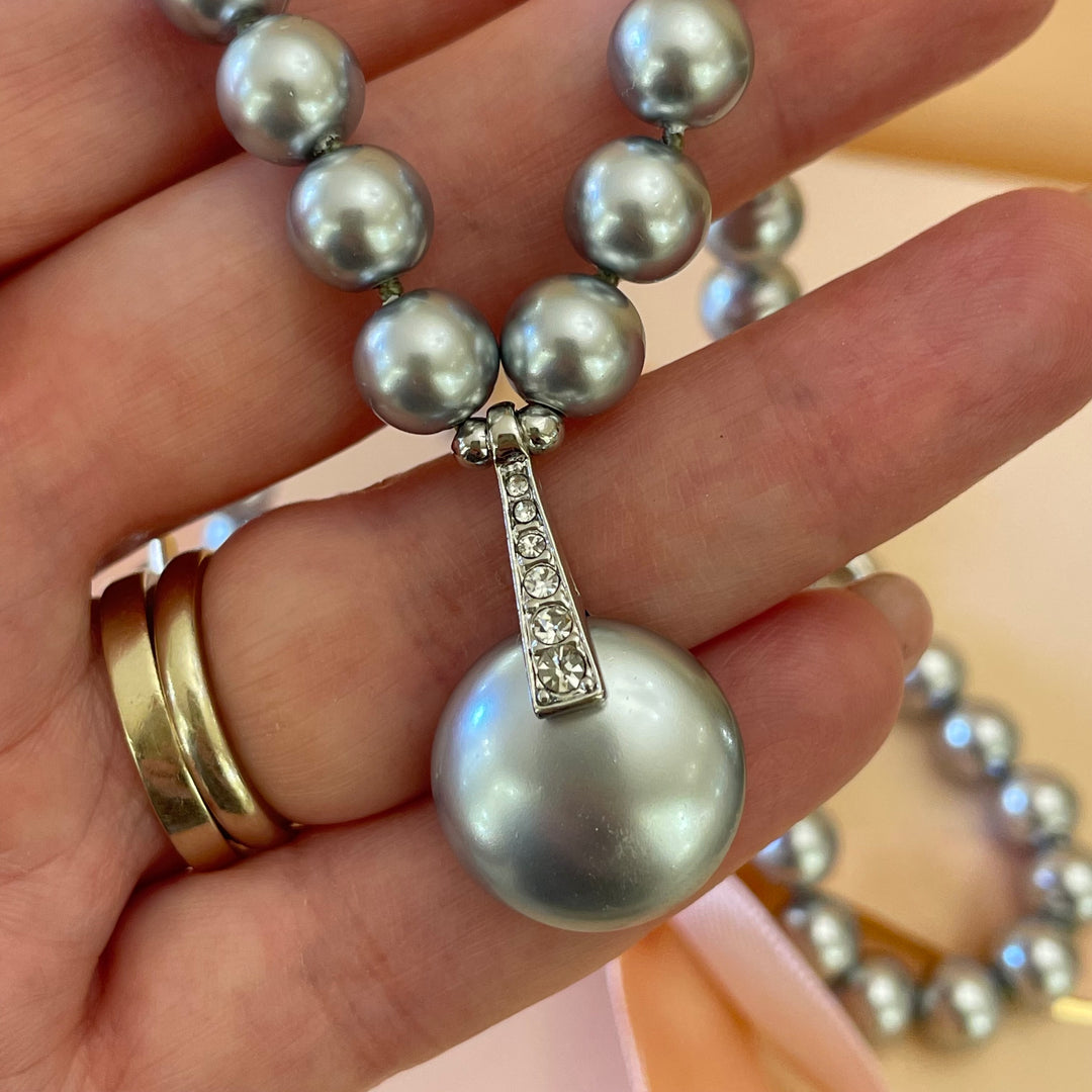 Grey pearls set