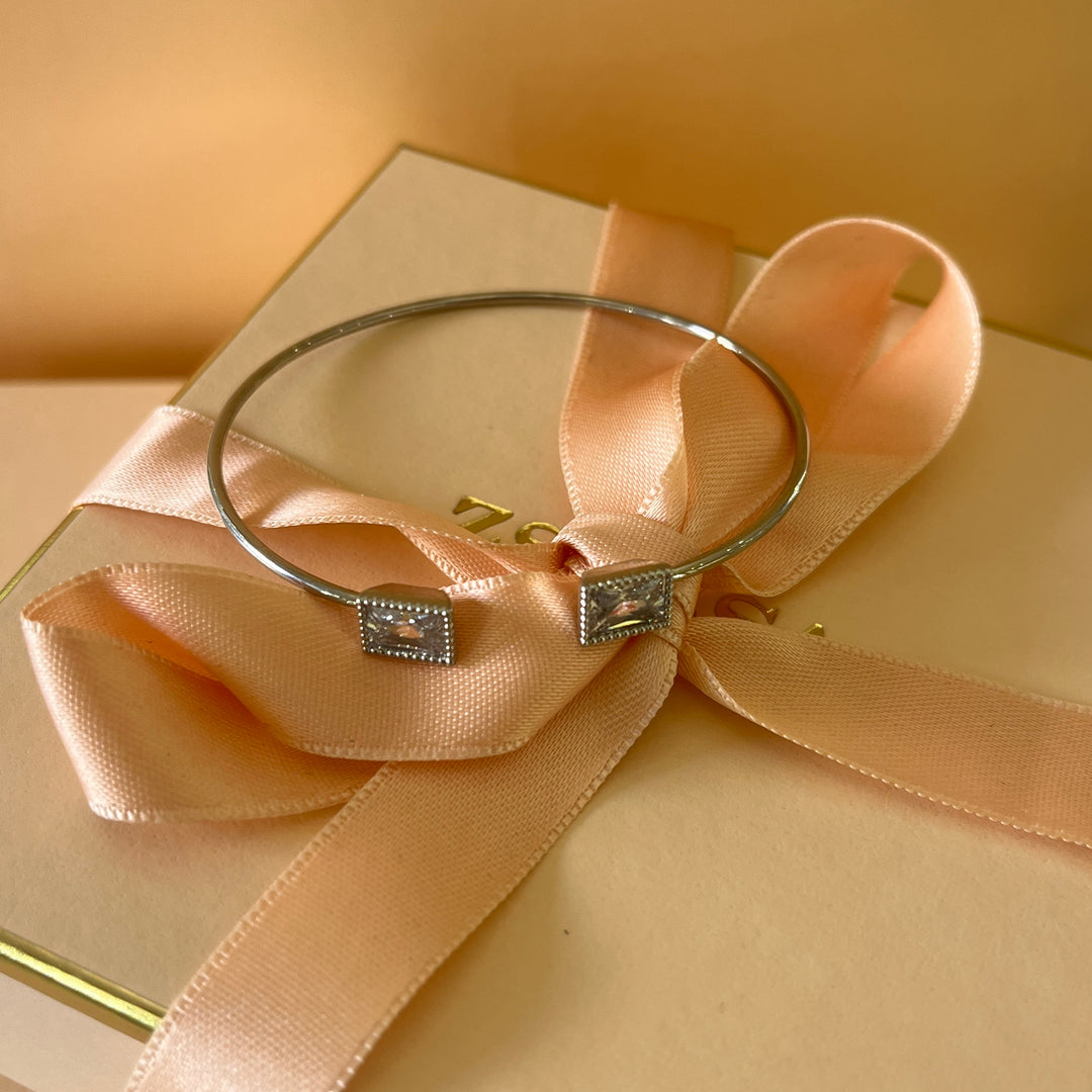Open rectangular zircone bangle