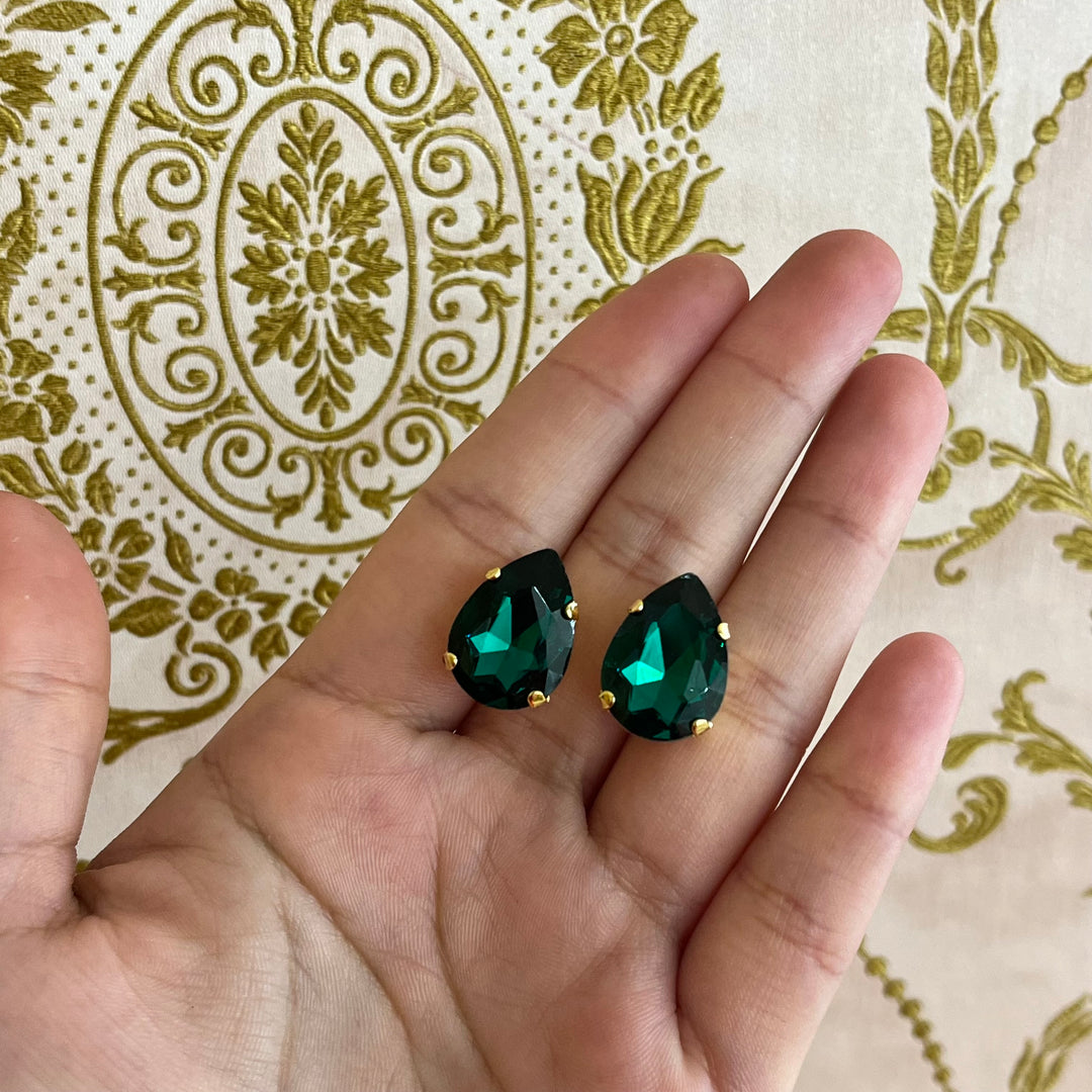Dark green preciosa crystals set