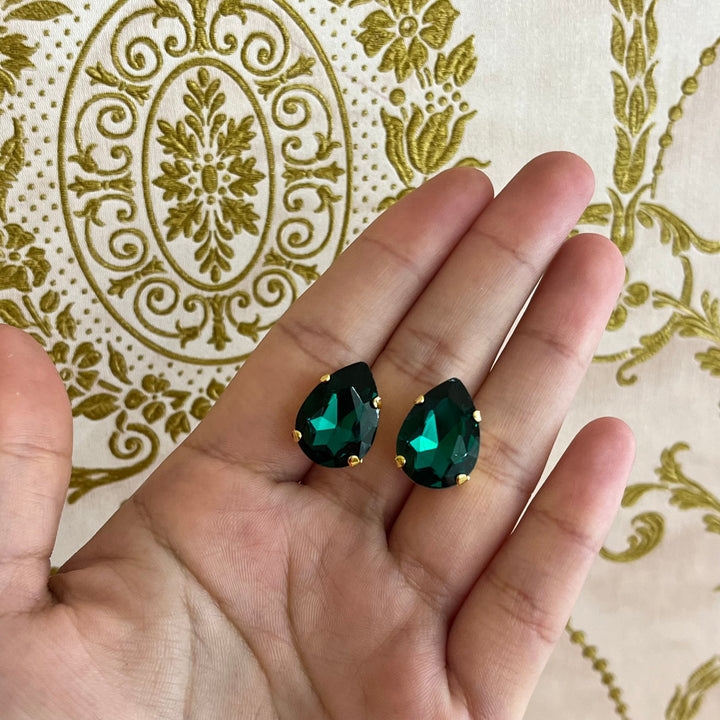 Dark green preciosa crystals set