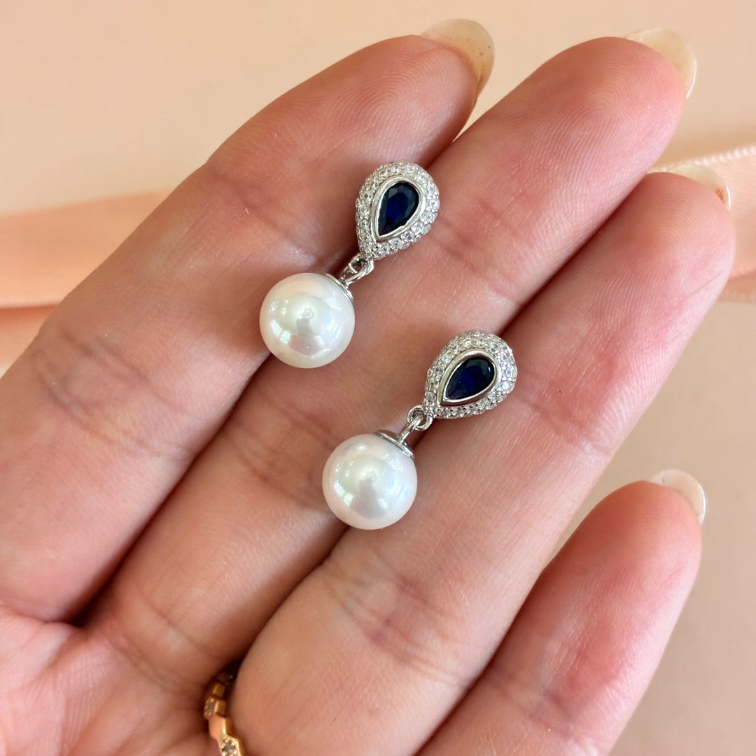 Teardrop navy blue zircone pearls earrings