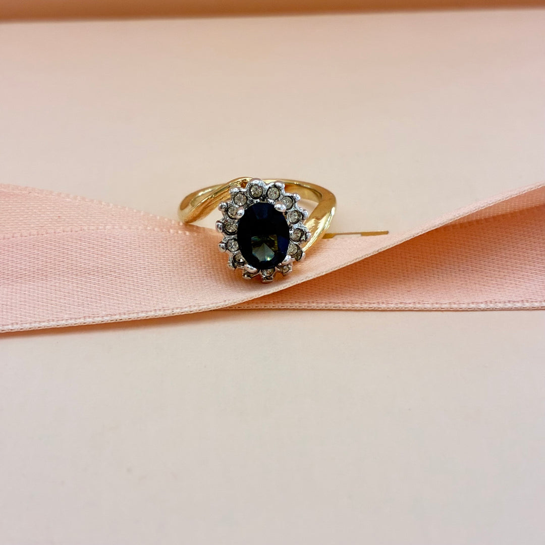 Oval navy blue zircone gold plated ring