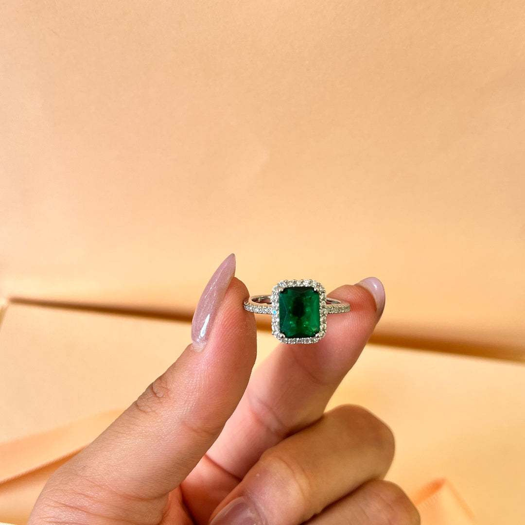 Dark green rectangular zircone ring