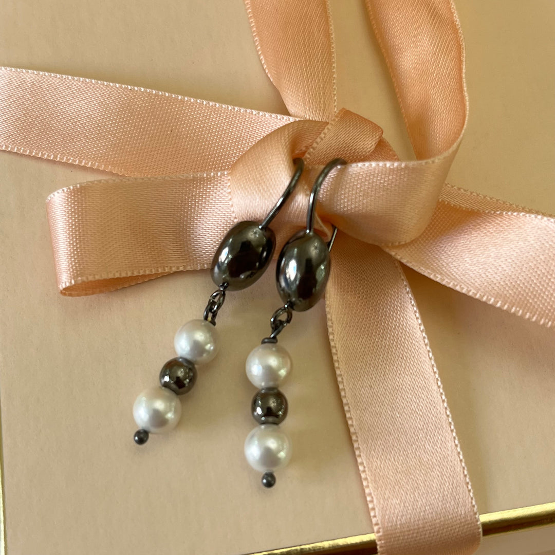 Heart dark grey & pearls set