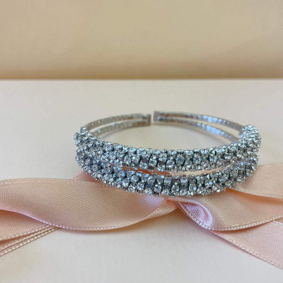 Elegant bangle