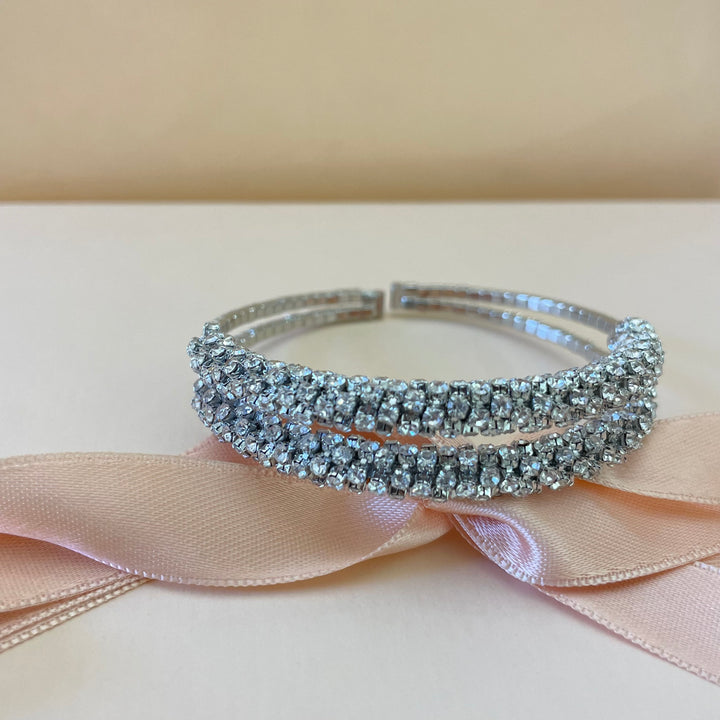 Elegant bangle