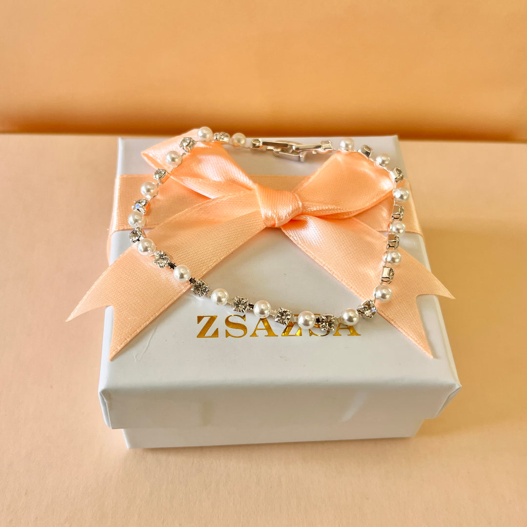 Pearls and rhinestone white gold plated bracelet