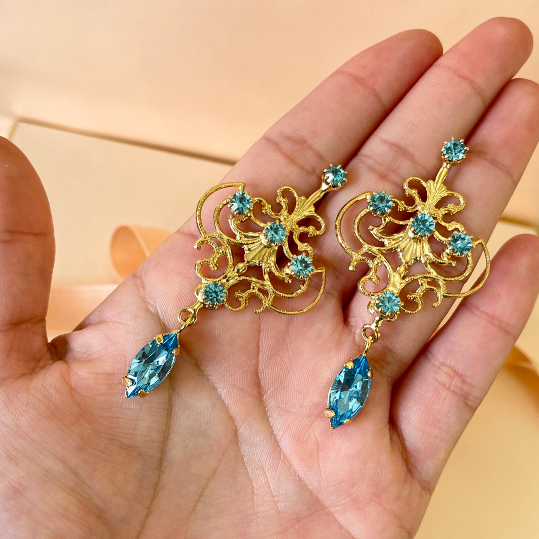 Turquoise Swarovski crystals earrings