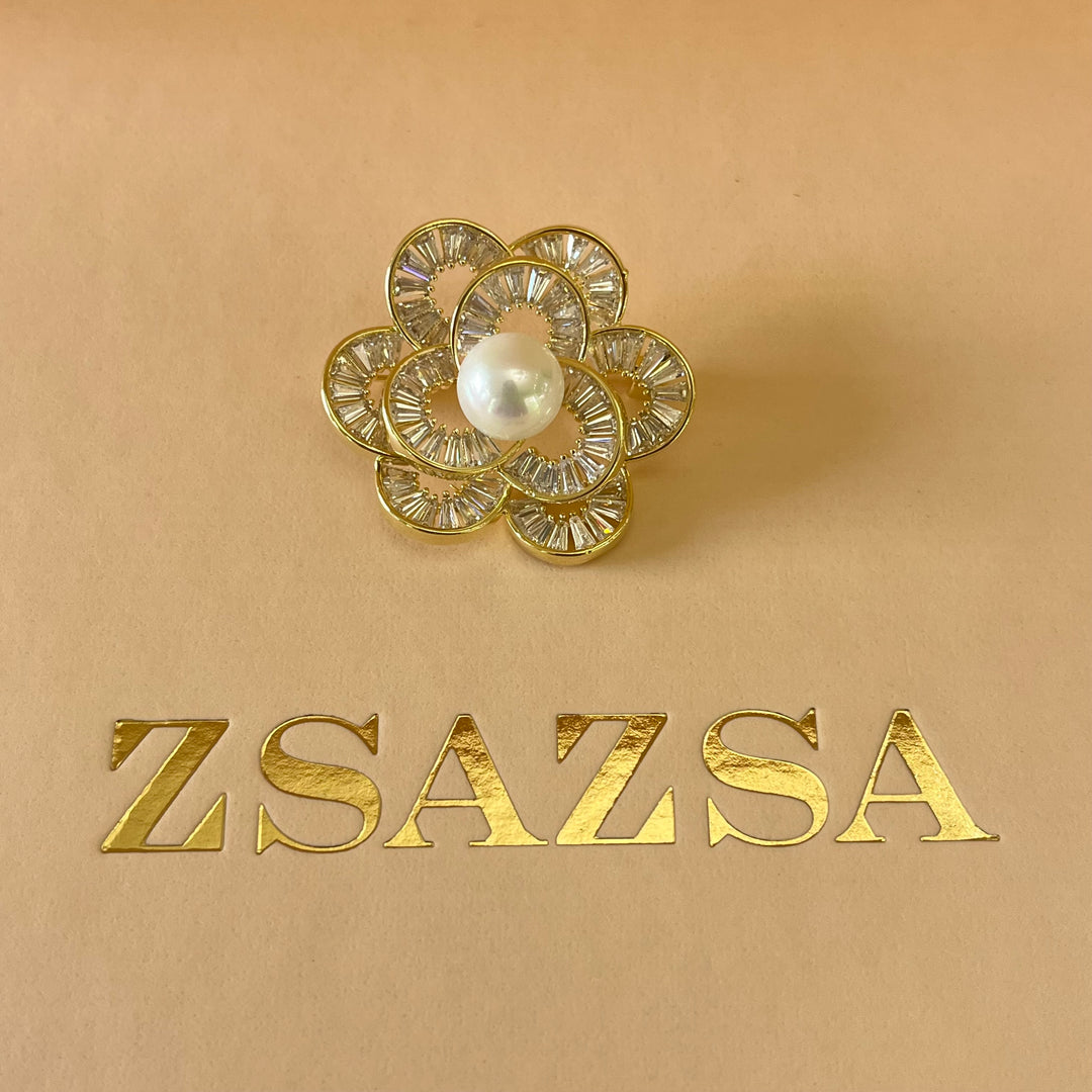 Gold flower zircone brooch