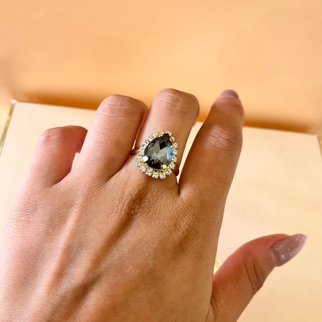 Grey teardrop preciosa crystals set