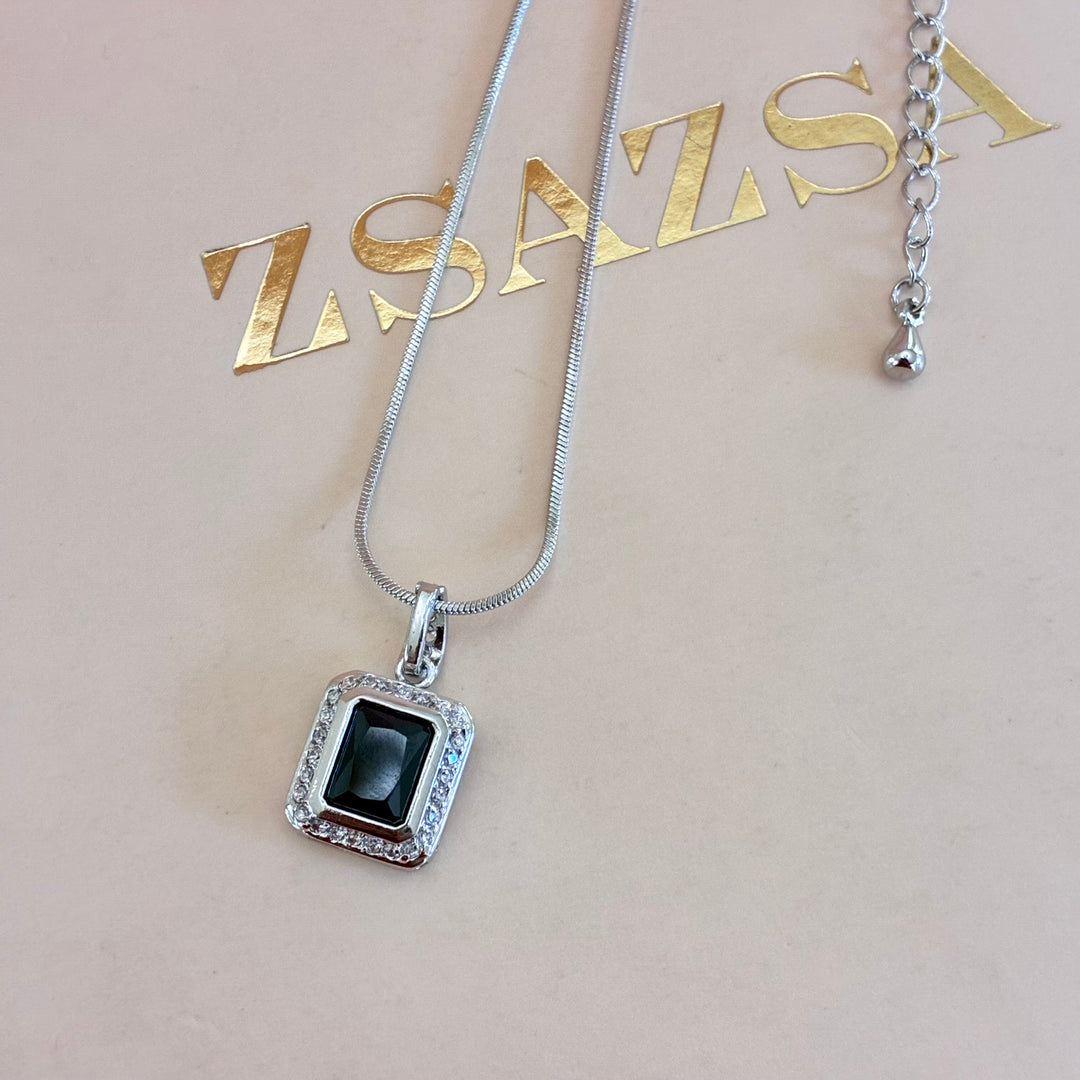 Rectangular black zircone dainty pendant