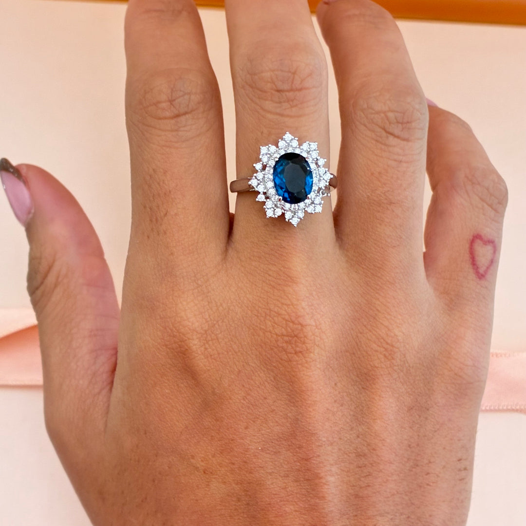 Oval navy blue zircone ring